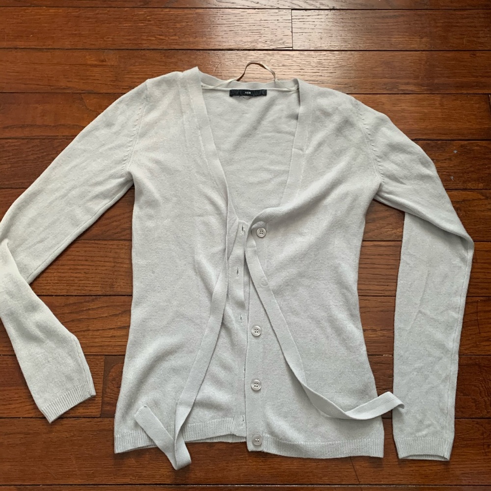 Thin sweater
